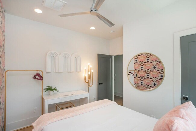 Building Photo - 400 33rd Ave N