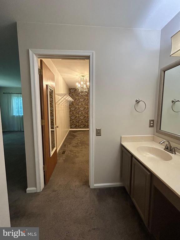 Building Photo - 319 Lynley Ln