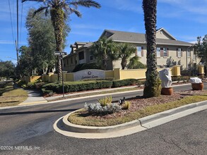 Building Photo - 3888 Summer Grove Way N