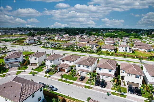 Building Photo - 2444 SE 24th Ave