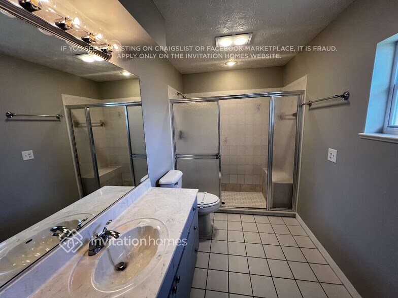 Building Photo - 2426 SE Renick Ave