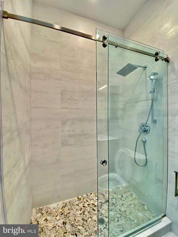 Building Photo - 1824 Chestnut St