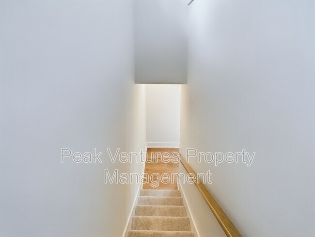 Building Photo - 113 Norbert Ln
