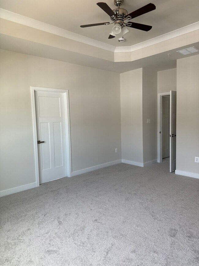 Building Photo - Brand New Build (Never lived in!) END UNIT...