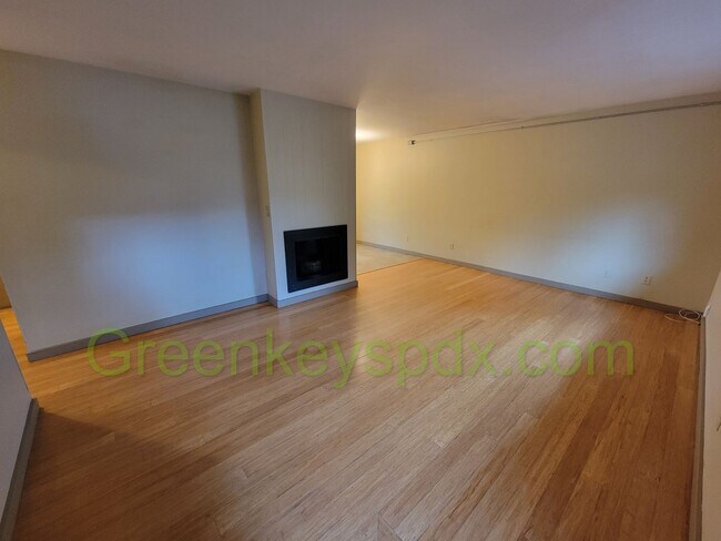 Building Photo - 2 Bedroom 1 Bath Unit in St. Johns with Fu...