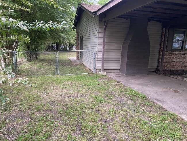 Building Photo - 1408 H St