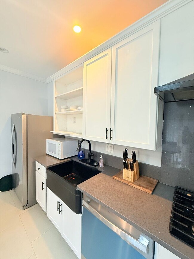 Building Photo - 941-941 Bayonne St