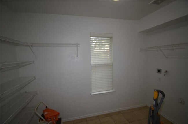Building Photo - 2309 Jesse Owens Dr