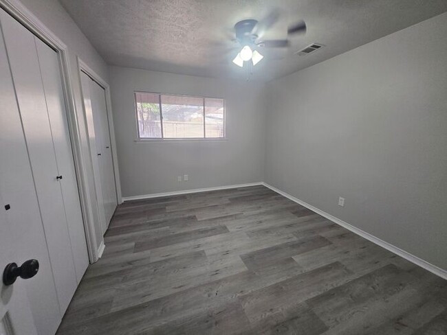 Building Photo - 3 Bedroom/2 Bathroom/1 Covered Parking Places - Remodeled