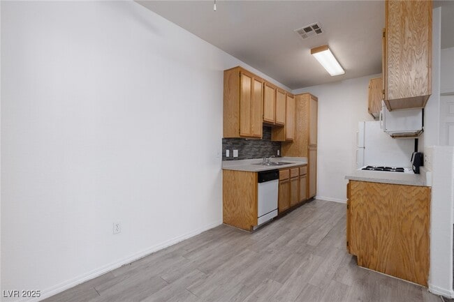 Building Photo - 4730 E Craig Rd