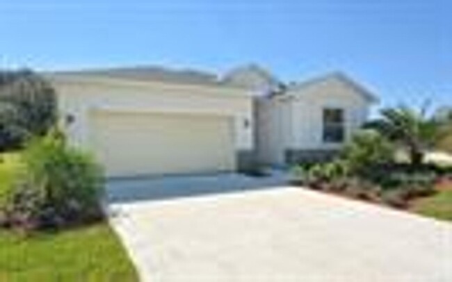Primary Photo - 4 bedroom, 3 bath, 2-car Garage