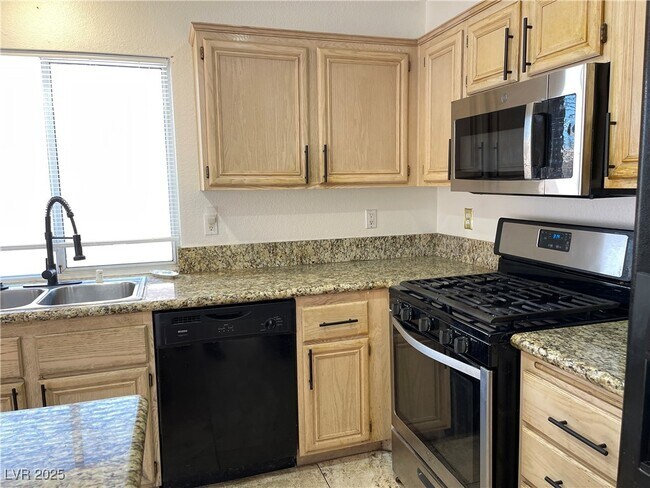 Building Photo - 4364 Mesa Hill Dr