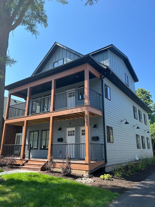 Building Photo - 621 11th Ave SE