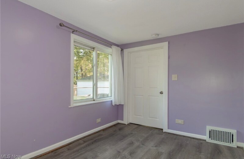 Building Photo - 270 W Glendale St