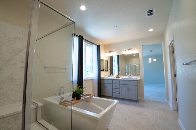 Building Photo - 3625 Blue Bird Dr