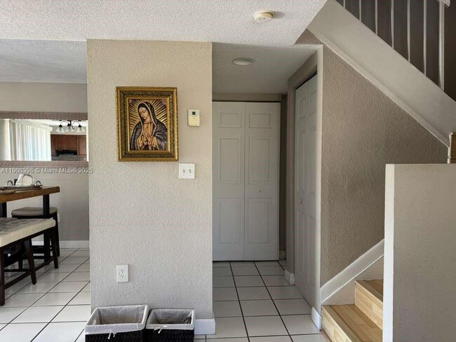Building Photo - 4515 SW 68th Ct Cir