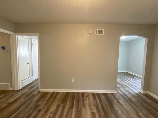 Building Photo - A Joyful 3-Bed Duplex Home!