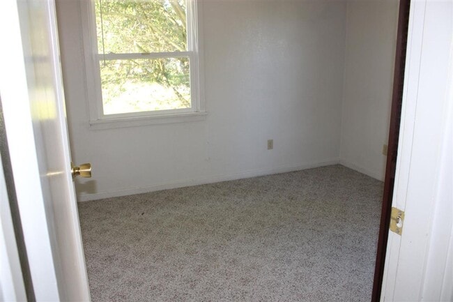 Building Photo - 1 Bedroom- Single Family Home with Large Yard