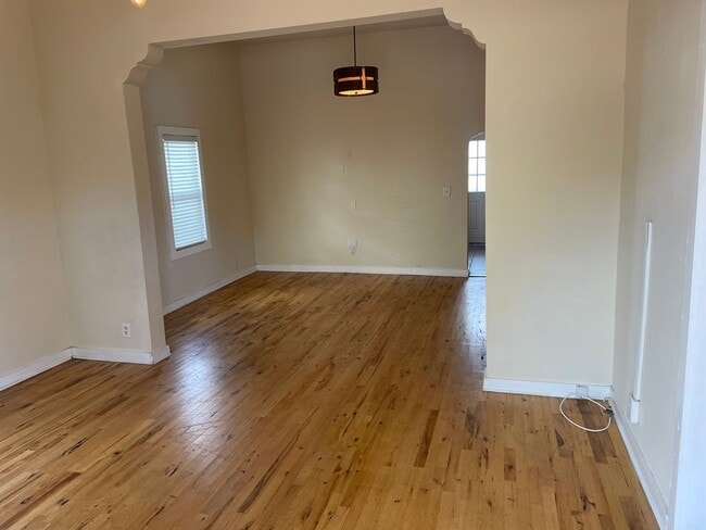 Building Photo - Historic Ybor City Bungalow