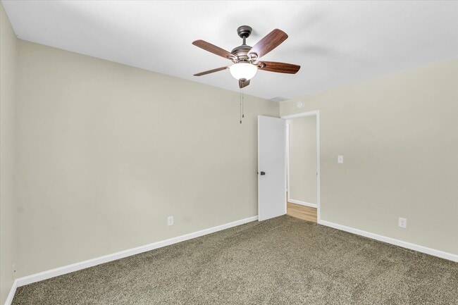 Building Photo - 405 Ridge Rd
