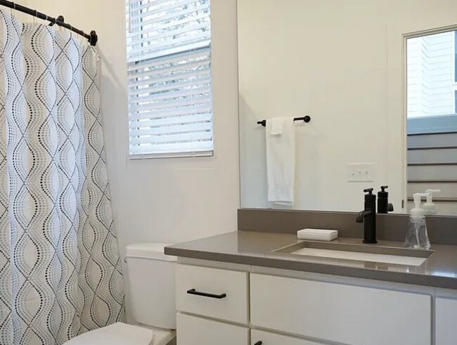Building Photo - Experience Modern Living Downtown Ralegh: 3-Bed, 3.5-Bath at 1017-100 Page St!