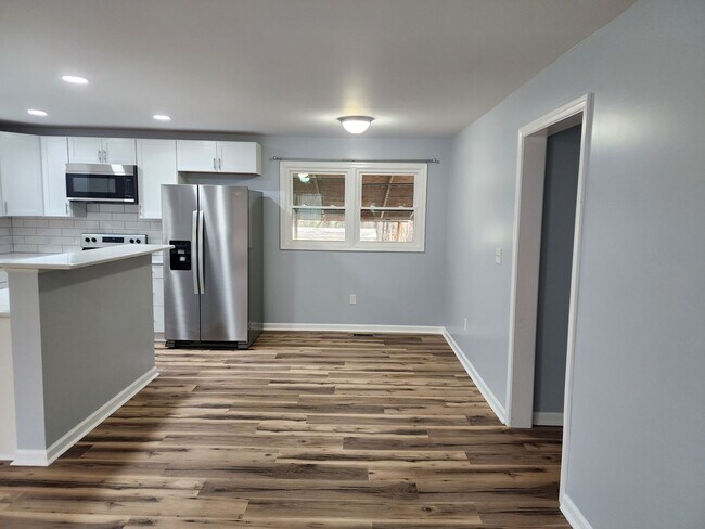 Building Photo - 3 bed 1 Bath Home Mount Airy