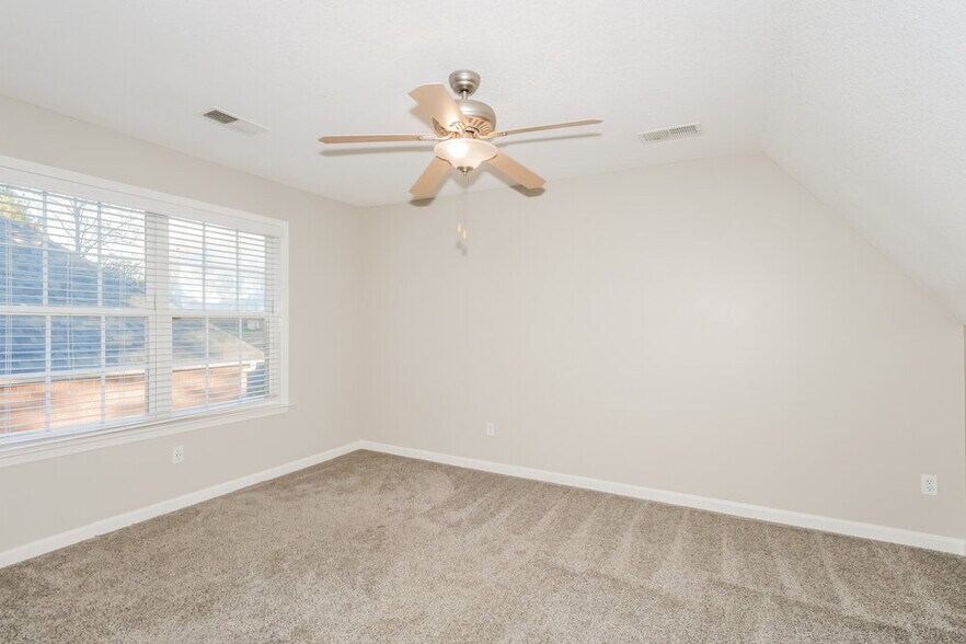 Building Photo - 5245 Charlotte Oak Cove