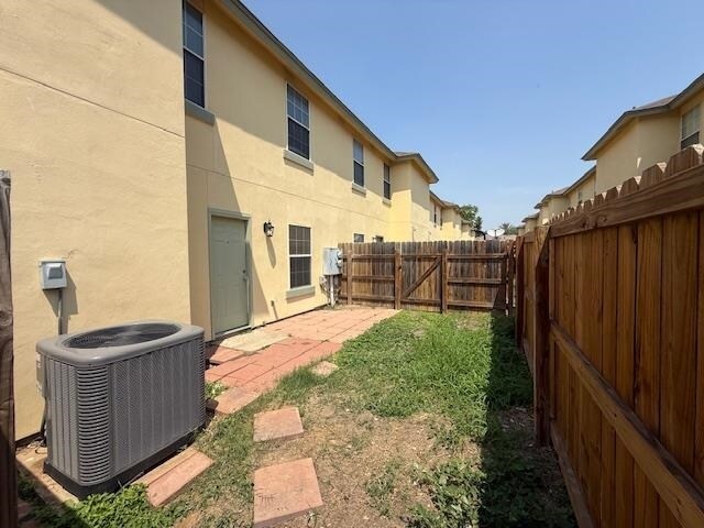 Building Photo - 1000 Ranchway Dr