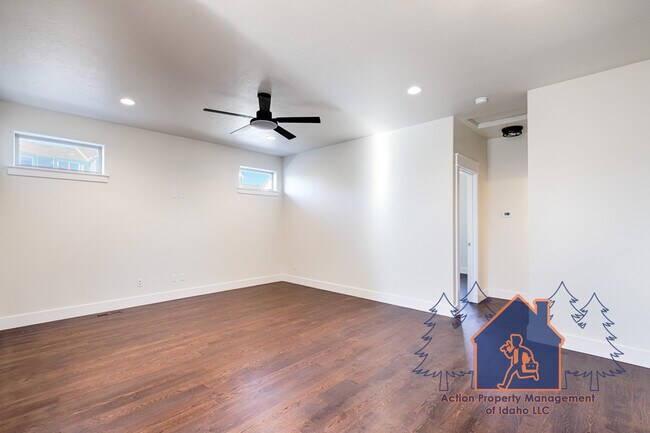 Building Photo - 2539 Bottle Brush Ave