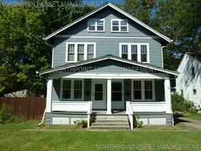 Building Photo - Bright 3BR Unit + Off-Street Parking + Balcony Near Capital University