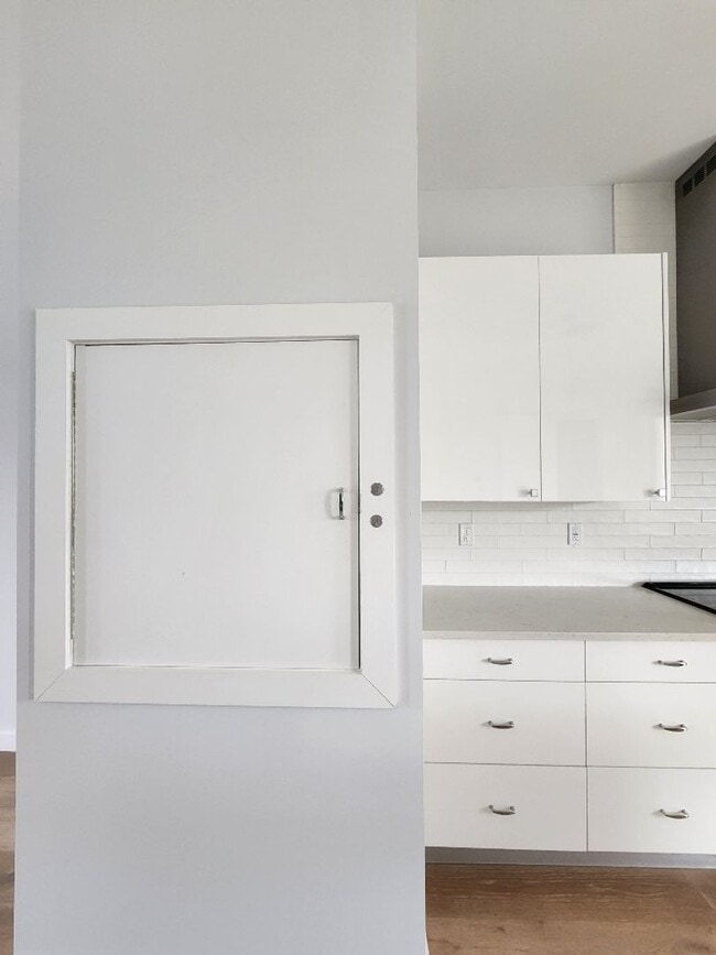 Building Photo - Beautiful 3-Bed, 3.5-Bath Townhome in Tamp...