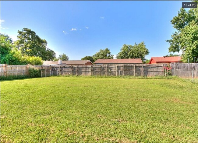 Building Photo - 8821 Cedar Ln