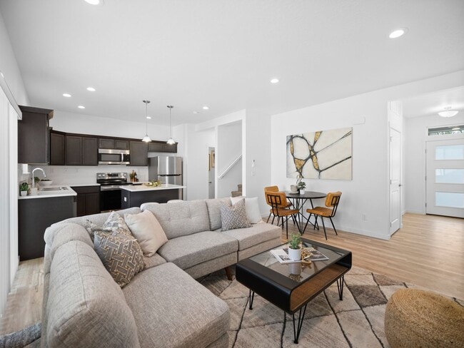 Building Photo - FIRST MONTH RENT FREE- Newer Townhome in Deer Park!