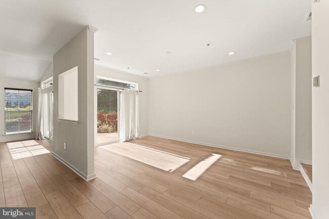 Building Photo - 44210 Shady Glen Terrace