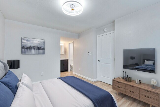 Building Photo - 2705 Northeast Dr