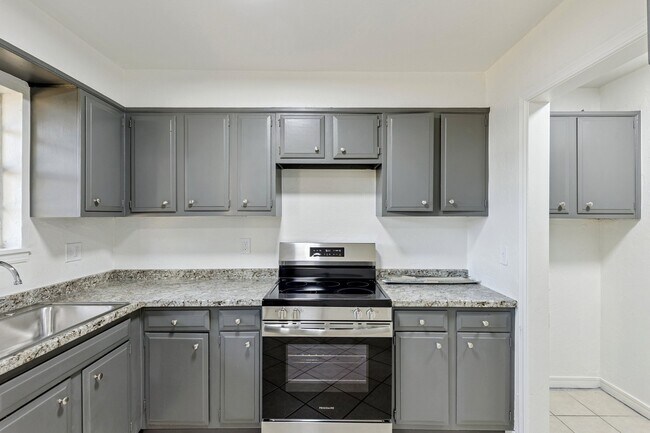 Building Photo - 1605 E Park Pl