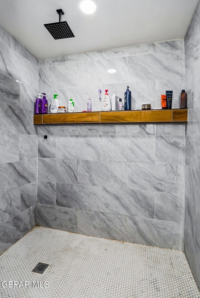 Building Photo - 7740 Phoenix Ave