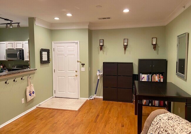 Building Photo - 1521 Spring Gate Dr