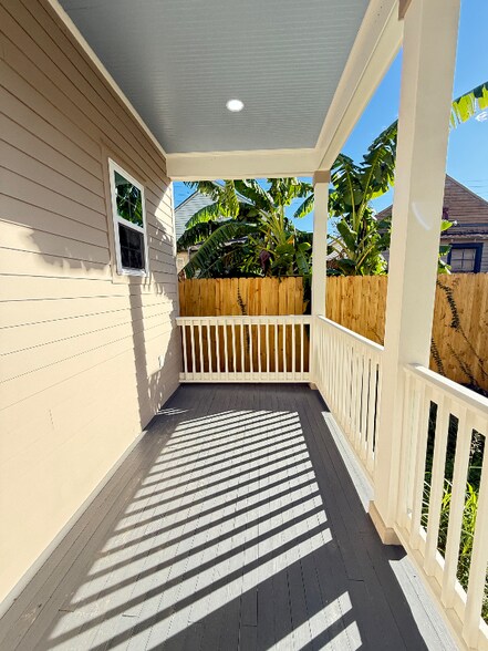 Building Photo - 1908 Marigny St