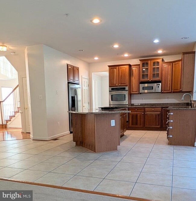 Building Photo - 4415 Medallion Dr