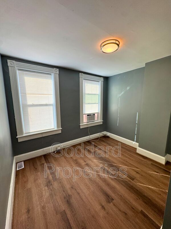 Building Photo - 1313 E North Ave