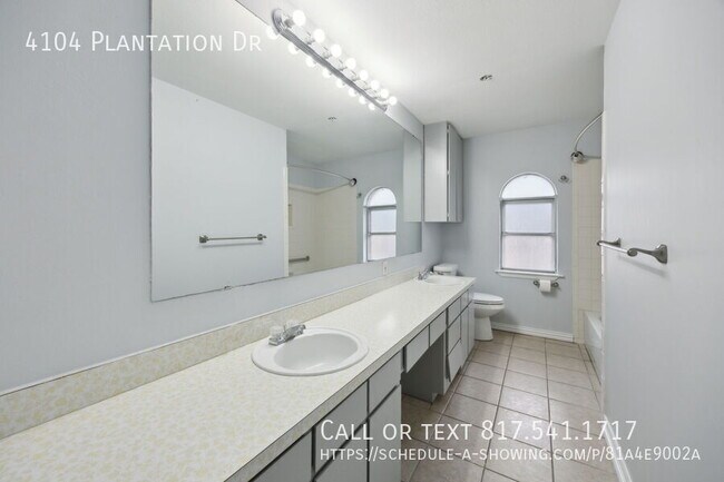 Building Photo - 4104 Plantation Dr