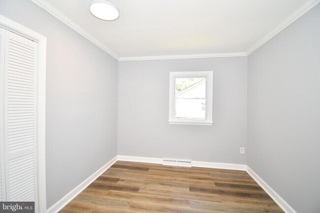 Building Photo - 1005 Woodsdale Rd