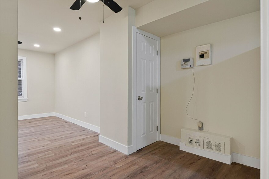 Building Photo - 3427 B St SE