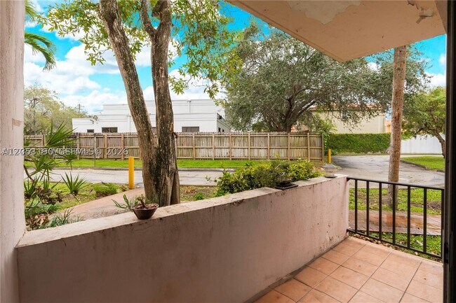 Building Photo - 9490 SW 77th Ave