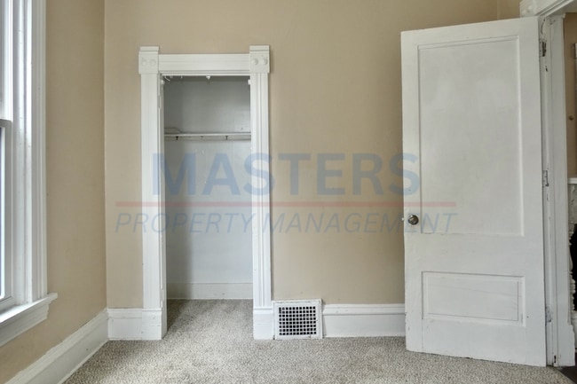 Building Photo - 834 Prouty Ave