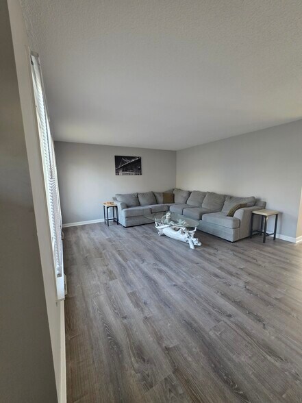 Building Photo - 4118 Highview Pky
