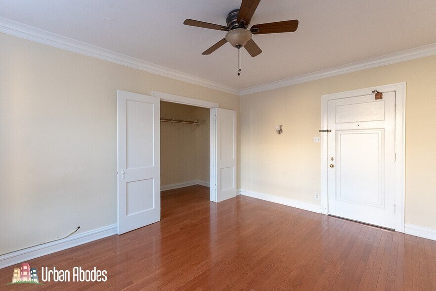 Building Photo - 4552 N Damen Ave