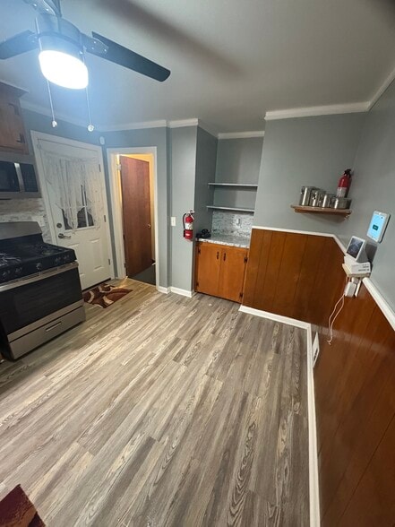 Building Photo - 648 E 6th St