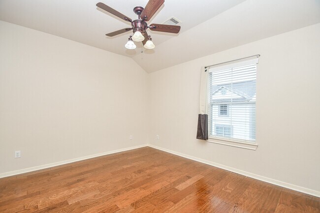 Building Photo - 3126 Clearview Cir